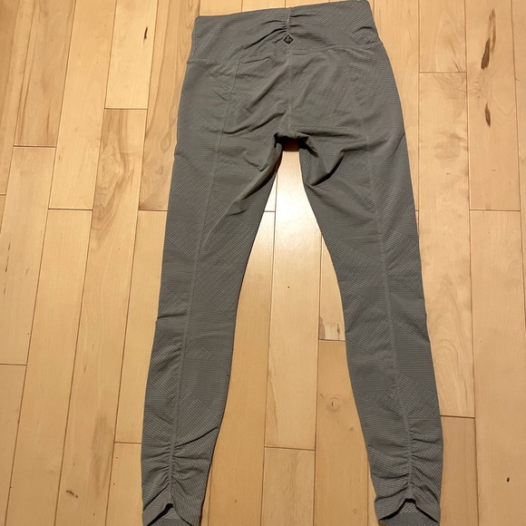 Prana leggings with ruche detail on the leg - Picture 7 of 7